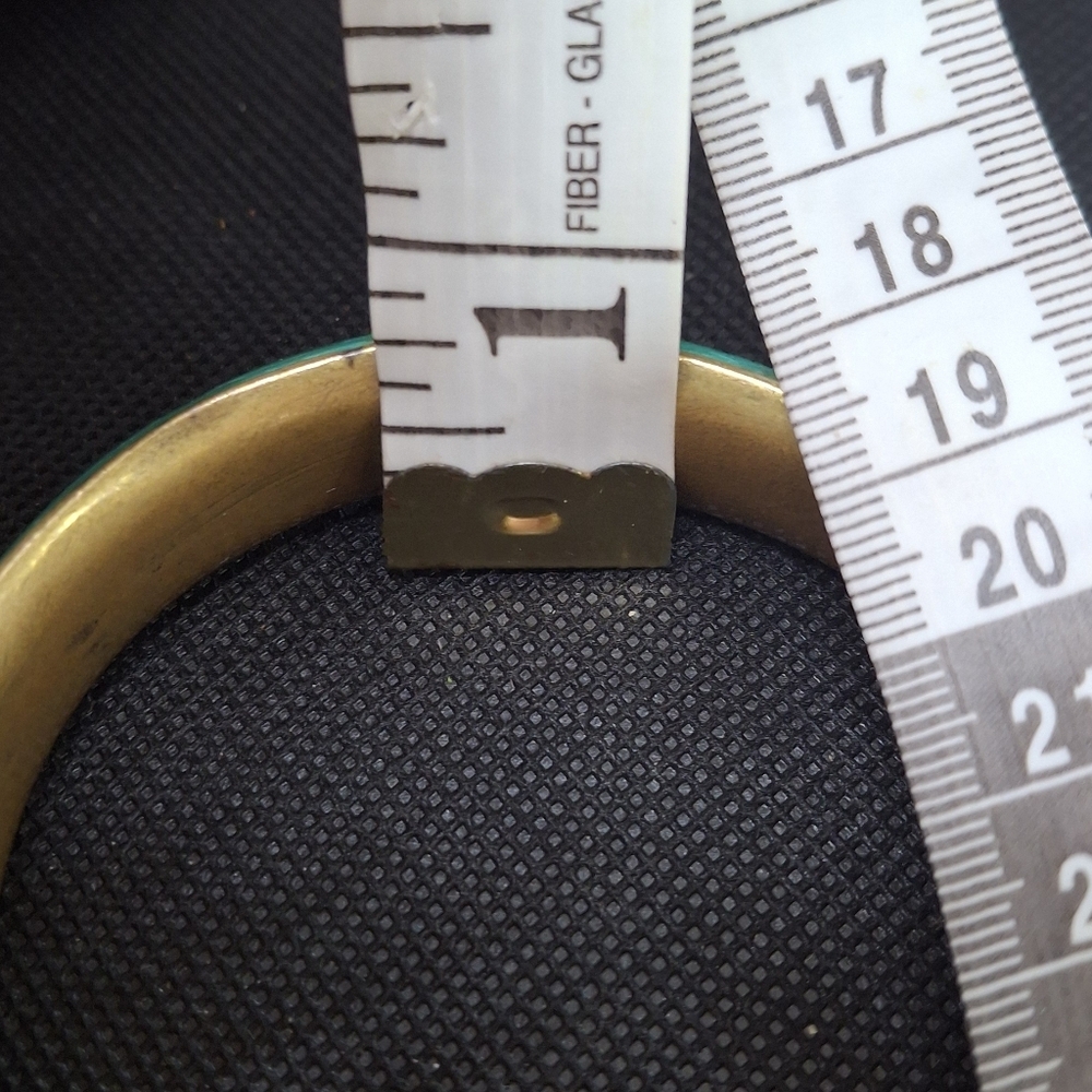VINTAGE natural malachite inlaid handmade bangle With Brass Interior - Picture 7 of 10